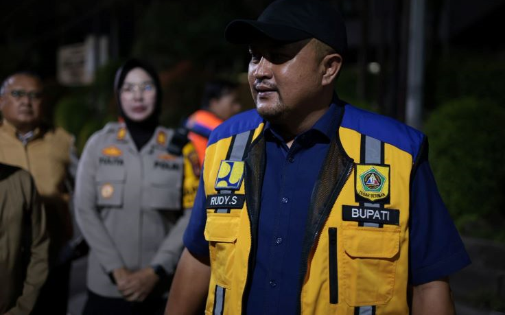 bupati_jalan1.png